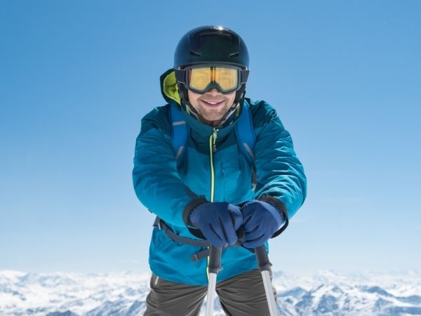Jedyna rzecz, której potrzebujesz, aby zachować bezpieczeństwo na stoku narciarskim: Twój kask!