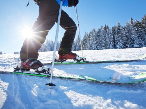 Wszystko, co musisz wiedzieć o kupowaniu akcesoriów narciarskich