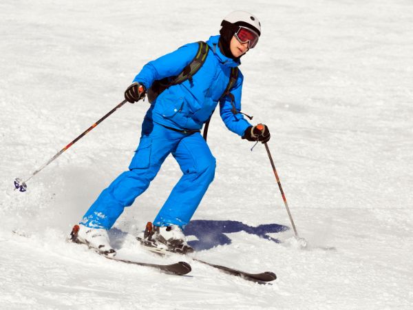 Jak wybrać najlepszy kombinezon narciarski: Przewodnik dla początkujących