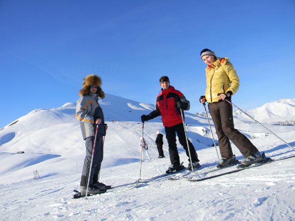 Jak wybrać najlepsze narty dla Twojego poziomu umiejętności