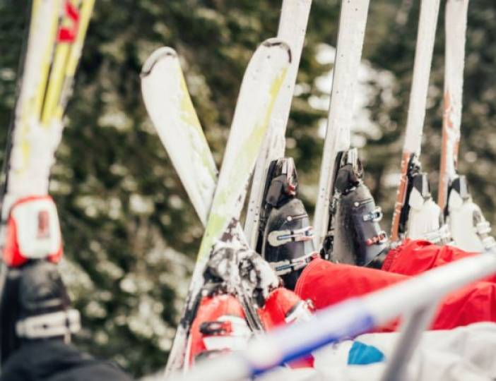 Najlepsze narty dla Twojego budżetu: Przewodnik po zakupie odpowiedniej pary